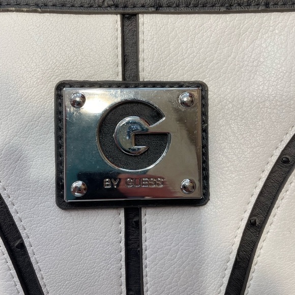 Guess Wristlet Small Leopard Interior - Picture 3 of 6